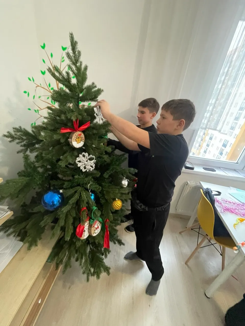 Школьная ёлка 25. Фото 3